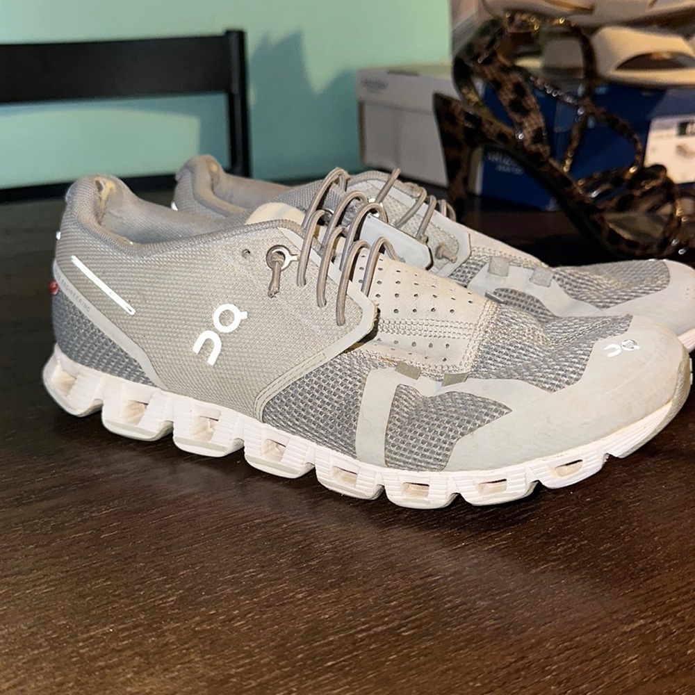 On cloud sneaker